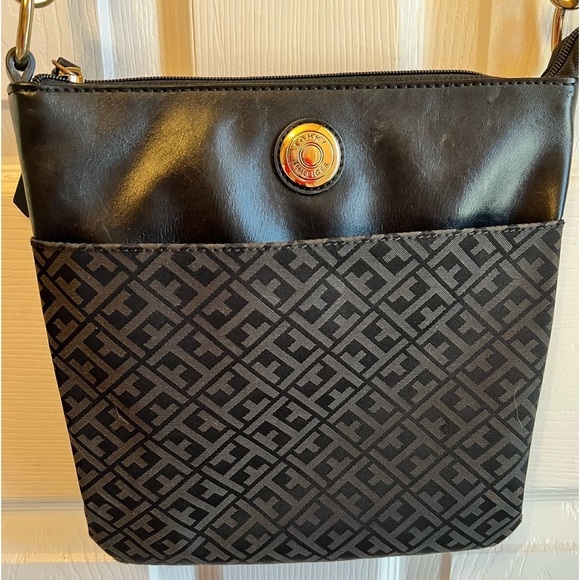 TOMMY HILFIGER Black Signature Canvas
Crossbody Messenger Shoulder Bag - Picture 1 of 11